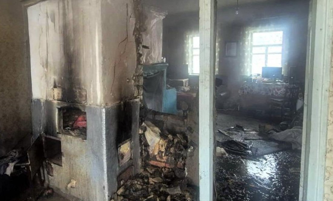 Через забитий димар учаділо літнє подружжя