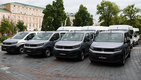 Громадам дали авто для соціального таксі: у списку є і Чернігівщина