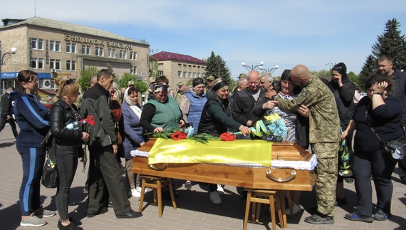 У громадах Чернігівщини поховали 3 бійців: загинули на Донеччині