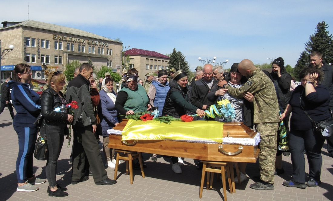 У громадах Чернігівщини поховали 3 бійців: загинули на Донеччині