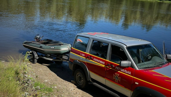 Рятувальники Чернігівщини ведуть пошуки чоловіка і дівчини, які зникли на Десні