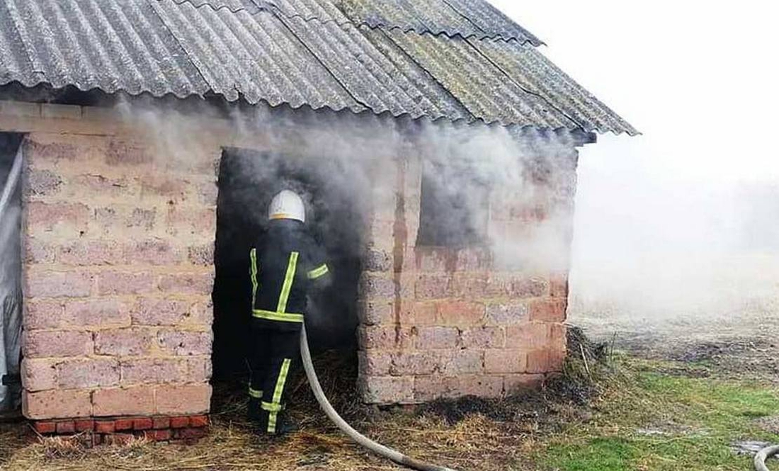 За минулу добу на Чернігівщині сталося три пожежі – горіли будинок, лазня та господарча будівля