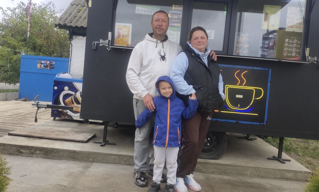 Євген разін з дружиною Юлією та сином Тихоном. Фото з сімейного архіву РАЗІНИХ