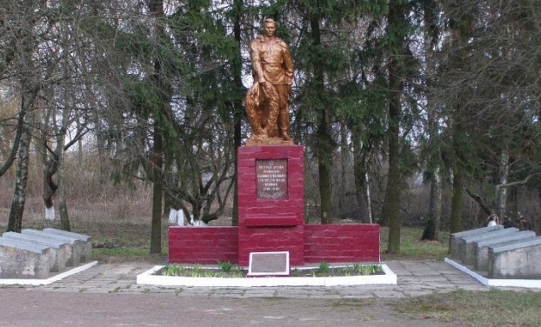 Радянські зірки на пам’ятниках спиляють