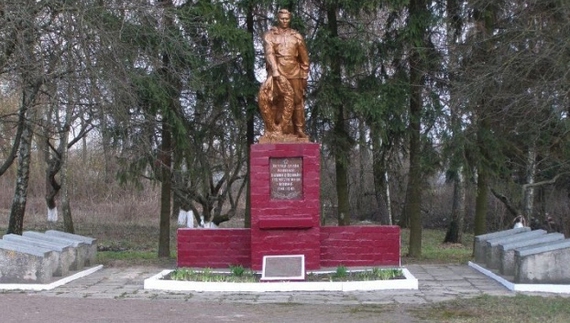 Радянські зірки на пам’ятниках спиляють
