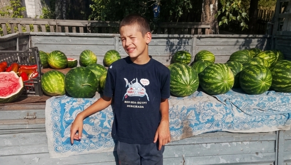 Олександр Железний продає кавуни