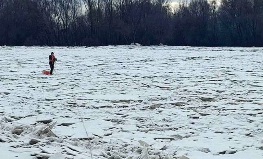 Яка товщина льоду на Десні: питаємо рибалок