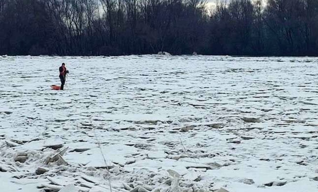 Яка товщина льоду на Десні: питаємо рибалок