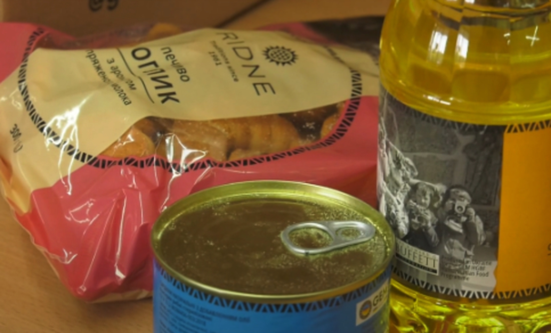 Цукор, олія, згущенка та інші продукти: у громаді роздають гуманітарну допомогу