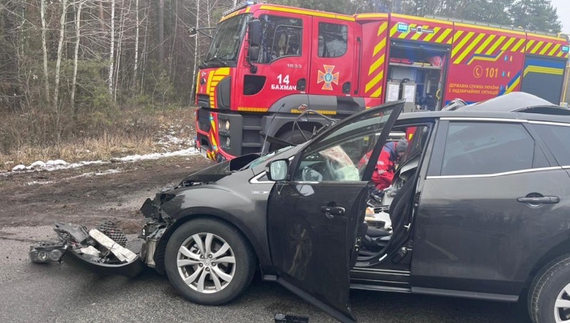 ДТП на Чернігівщині: зіткнення легковика та вантажівки забрало життя дівчини