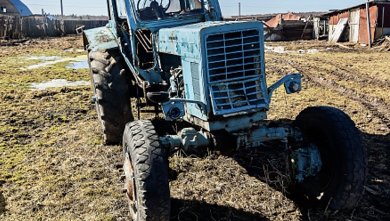 Мій чоловік нічого не робить, Усе трактор
