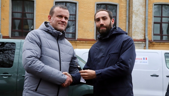 Сергій Деденко отримує ключі від автівки