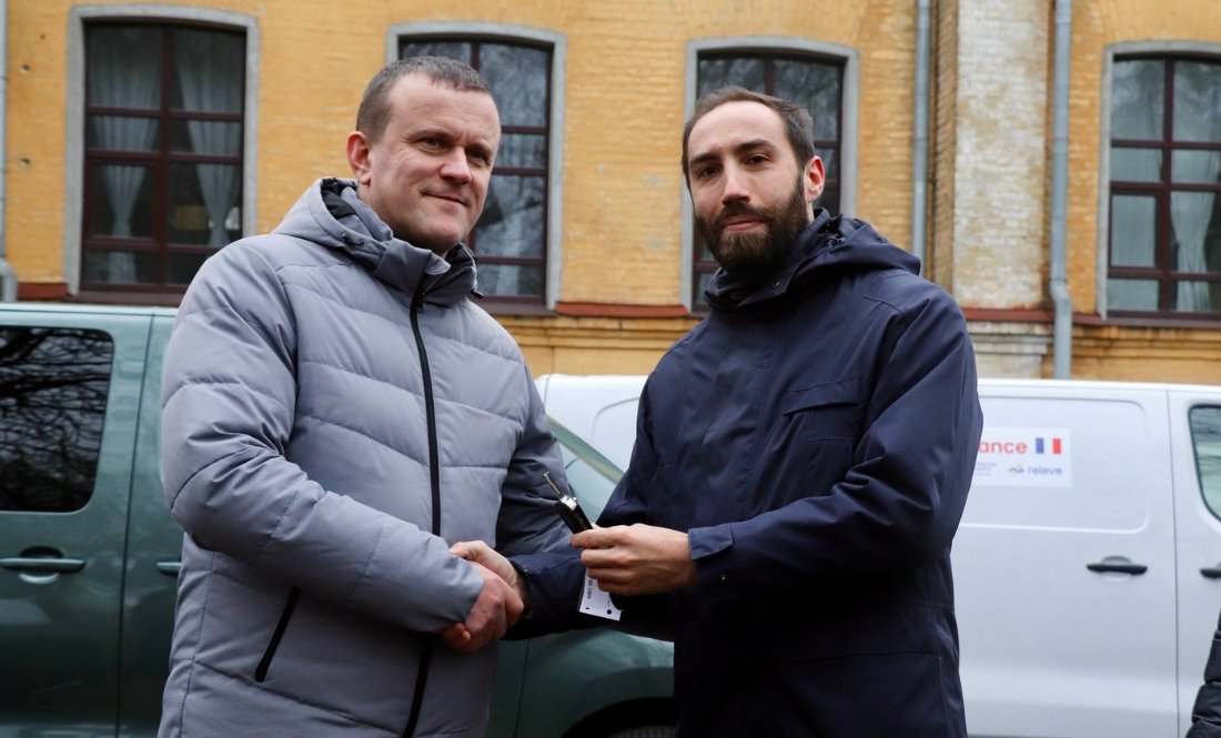 Сергій Деденко отримує ключі від автівки