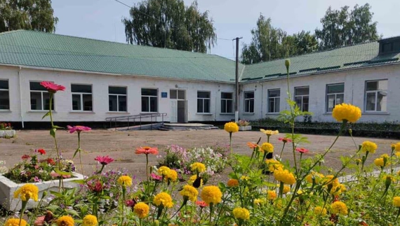 Будівля комарівської гімназії-інтернату