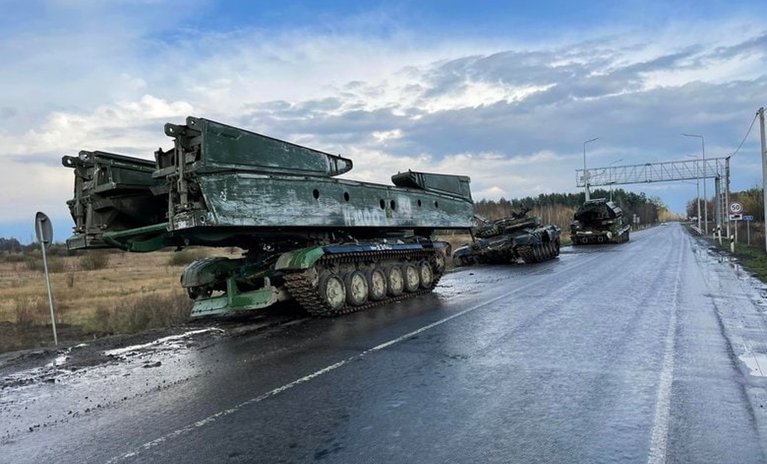 «Їдуть трасою підбиті російські гаубиці. Своя хата розбита, а душа все одно радіє»