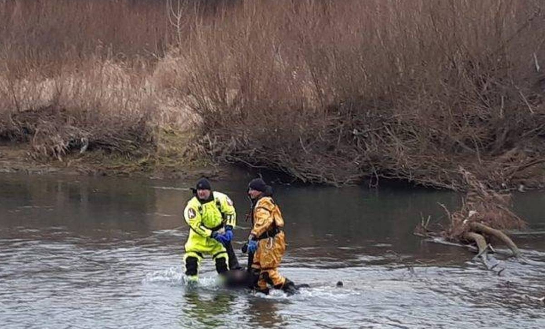 На Чернігівщині із водойми дістали тіло потопельника