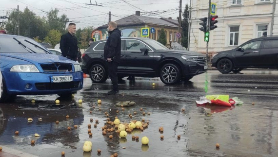 У центрі Чернігова збили двох жінок: один із учасників ДТП полісмен