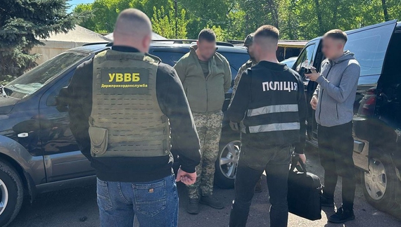 На хабарі спіймали співробітника ТЦК: обіцяв зняти з розшуку ухилянта