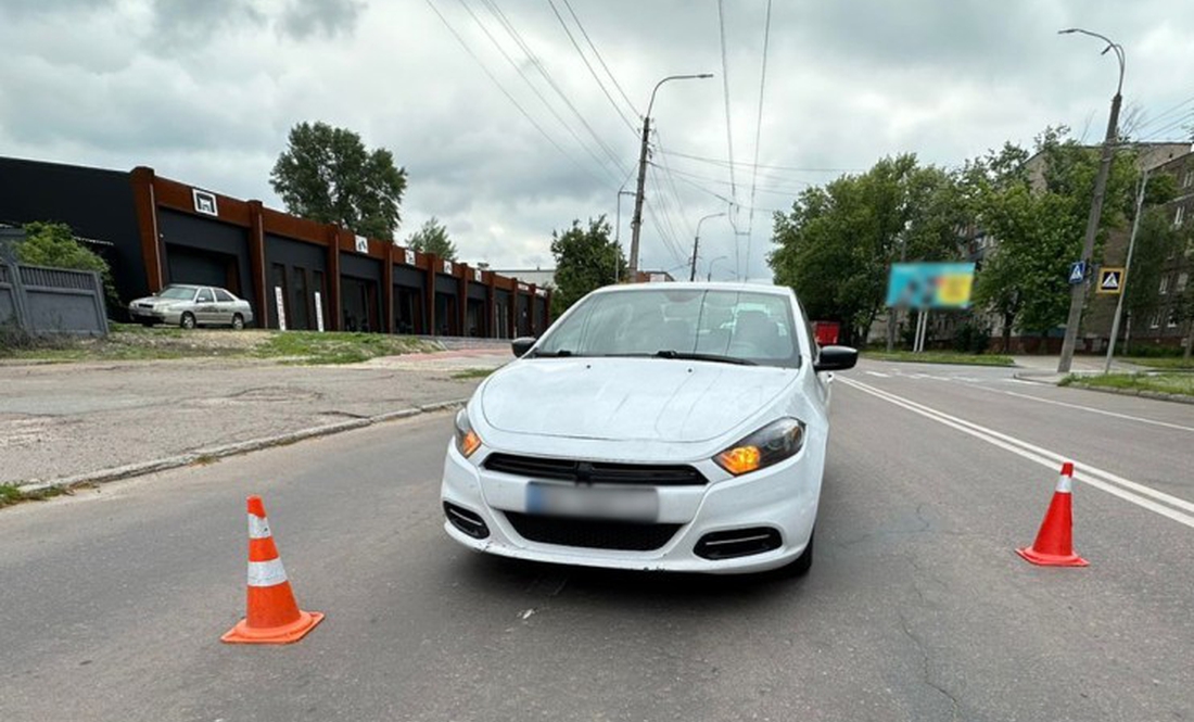 Через ДТП у Чернігові травмовані жінка та дитина