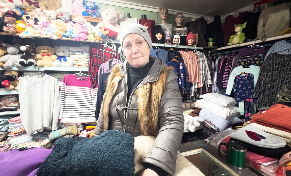 Віра Патук за прилавком свого "штабу", Олишівка