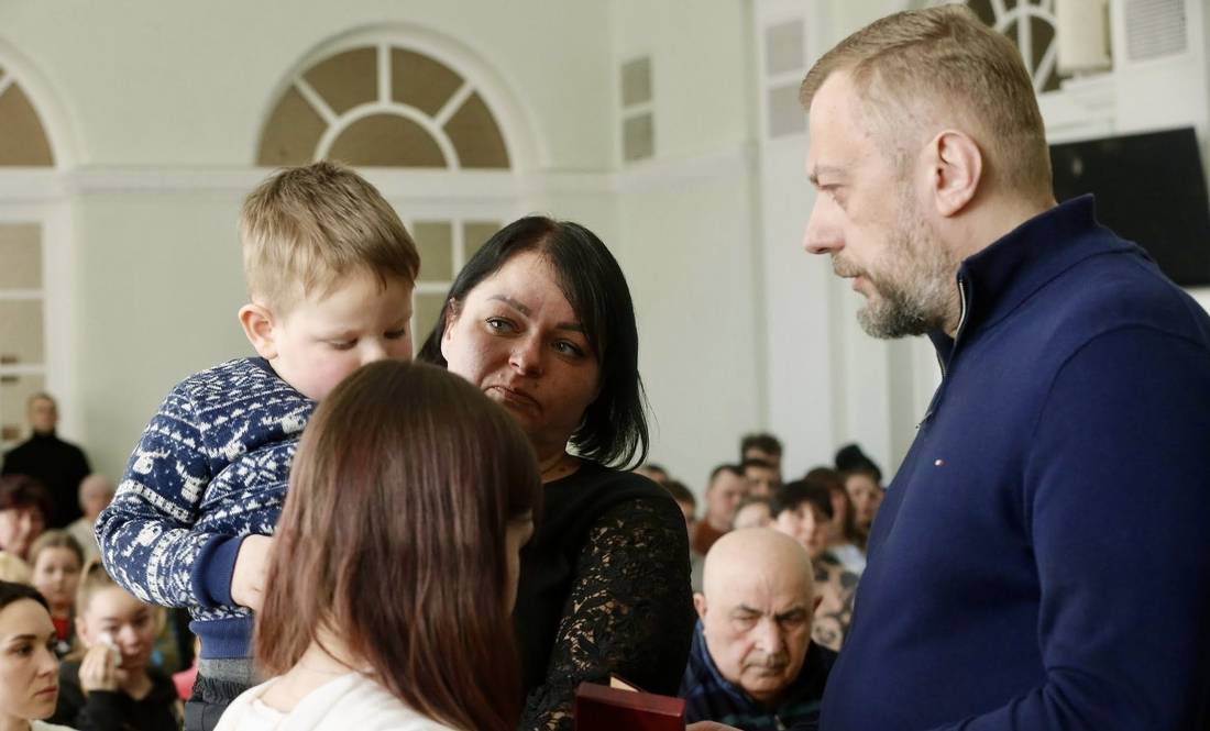 У Чернігівській ОВА передали родинам загиблих на війні бійців державні нагороди. ФОТО