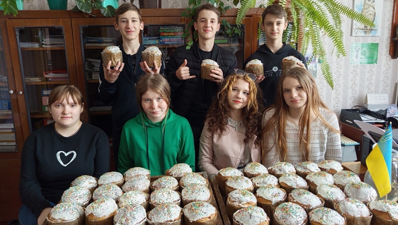 Усі діти із селищної громади отримали паски до свята