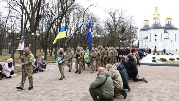 У Корюківці та Чернігові поховали загиблих бійців ЗСУ