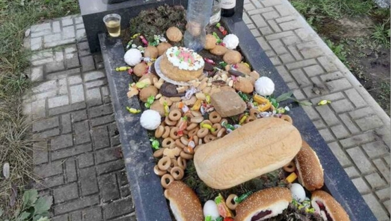 Їжа на могилі. с.Велика Загорівка, Плисківська громада