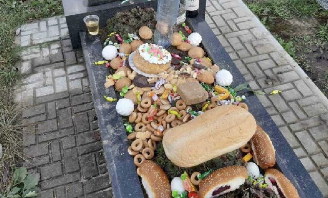 Їжа на могилі. с.Велика Загорівка, Плисківська громада