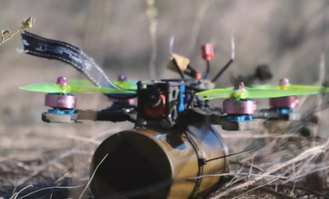Росіяни полювали FPV-дроном на мотоцикліста у прикордонній громаді