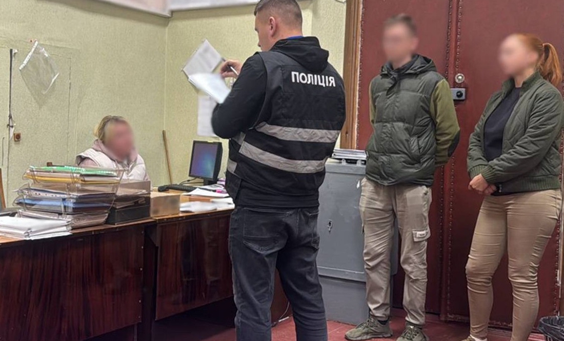 Забезпечувала ухилянтам шлях за кордон: військовослужбовицю РТЦК викрили у злочинній схемі