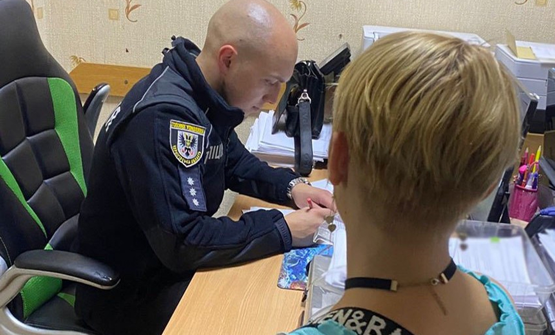 Обдурила пенсіонера під приводом ДТП: на Чернігівщині затримали шахрайку