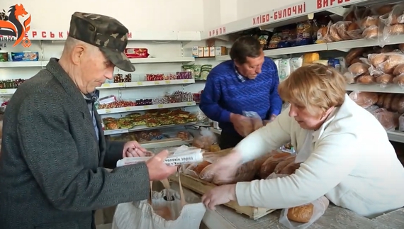 Розвозять хліб під обстрілами жителям прикордонних сіл: репортаж з Новгород-Сіверського району