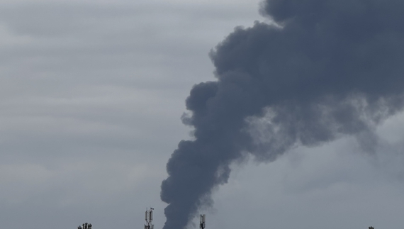 Ворог атакував місто на Чернігівщини: влучили по ємностям із хімікатами