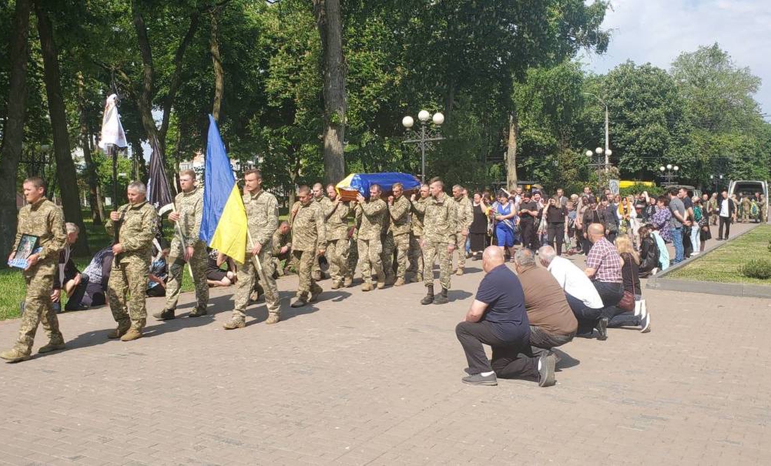 Трьох бійців ЗСУ поховали на Чернігівщині: загинули у боях на Донеччині