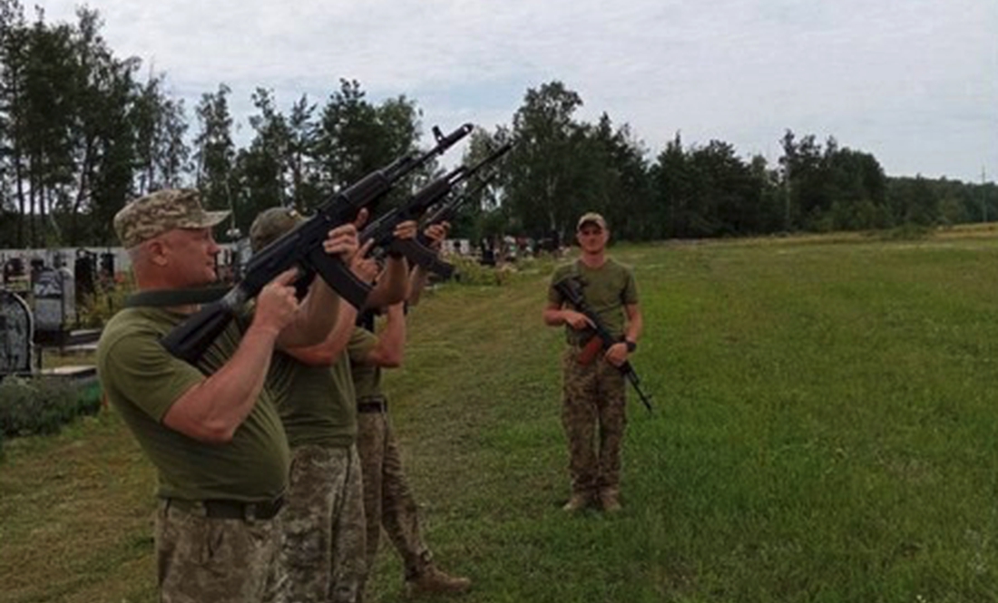 Троє бійців загинули в бою: з ними прощались на Чернігівщині