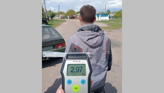 П'яний водій в'їхав у паркан на Чернігівщині та намагався відкупитися від поліції за 10 тисяч гривень