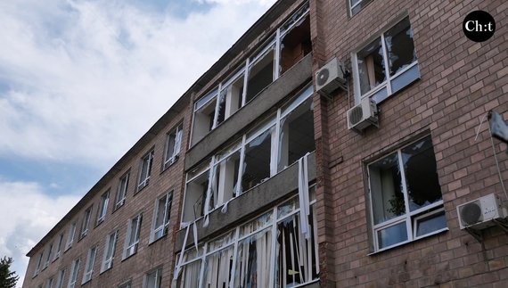 Від удару в адмінбудівлю також було пошкоджено університет