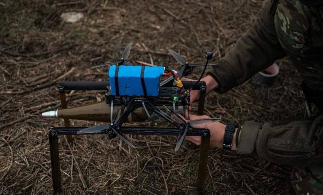 Громада Чернігівщини купила комплектуючі для FPV-дронів і "взуття" для авто