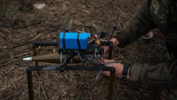 Громада Чернігівщини купила комплектуючі для FPV-дронів і "взуття" для авто