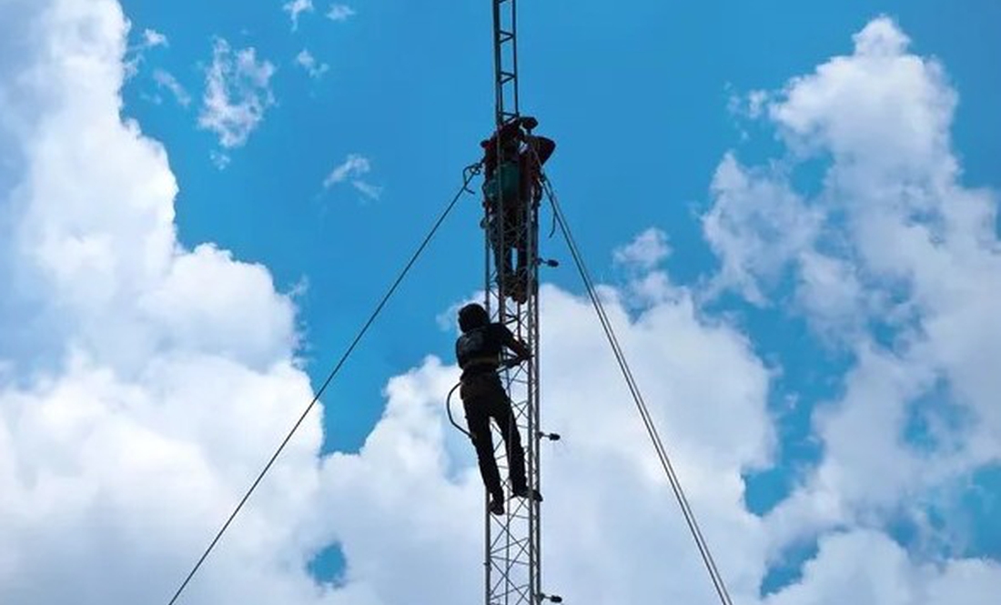 Відновили із ризиком для життя: прикордонна Сеньківка знову зі світлом і мобільним зв'язком