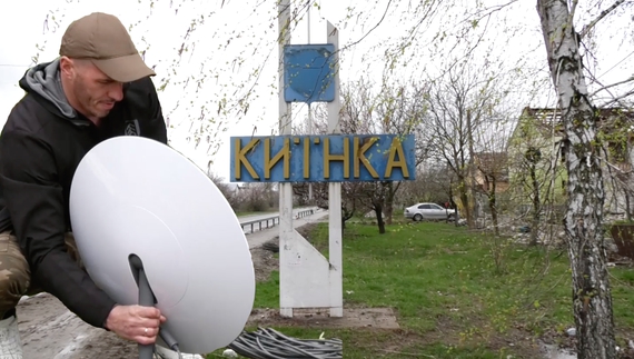 Супутниковий інтернет за лічені хвилини: Мінцифри передало громадам Чернігівщини "Старлінки"