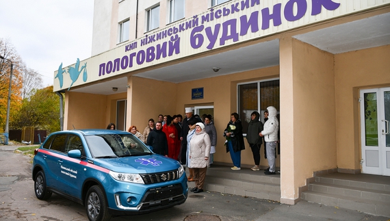 У громаді з'явилася автівка для ургентних лікарів. Щоб вчасно приймати пологи