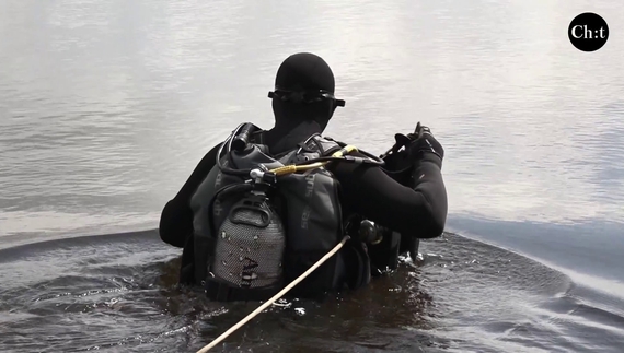 Водолаз-сапер в пошуках боєприпасів