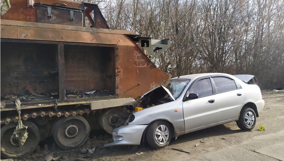 Врізався у розбиту російську техніку: на Чернігівщині загинув водій авто