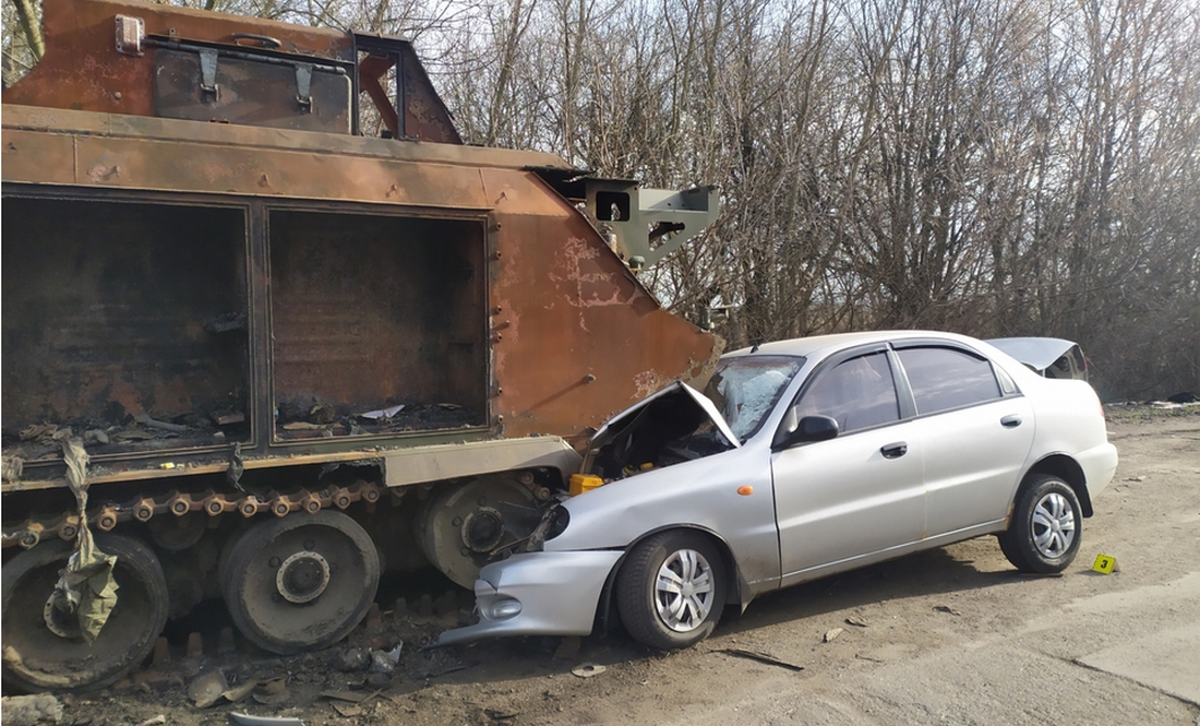 Врізався у розбиту російську техніку: на Чернігівщині загинув водій авто