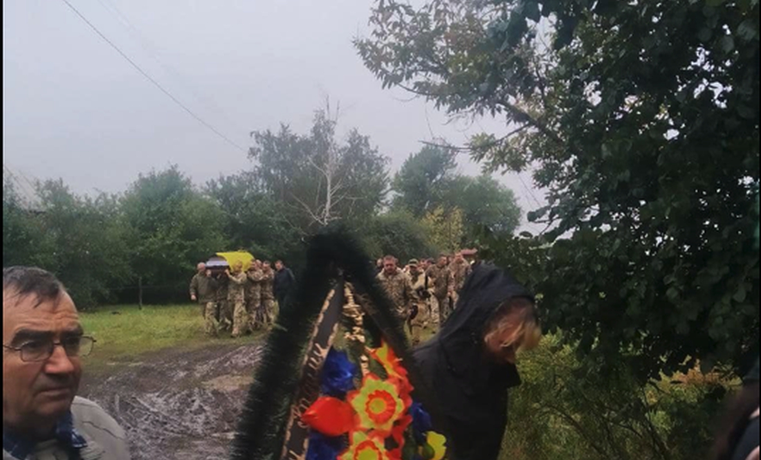 Бився із ворогом під Пісками: у Ніжині попрощались із загиблим солдатом