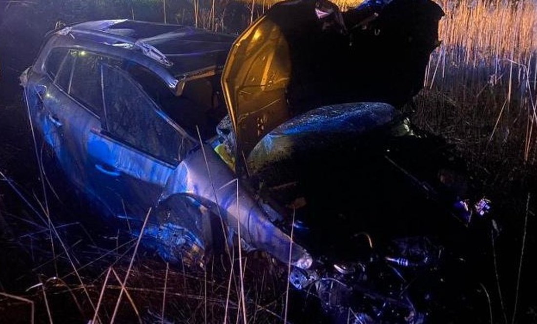 ДТП на Чернігівщині: BMW перекинувся на залізничних коліях