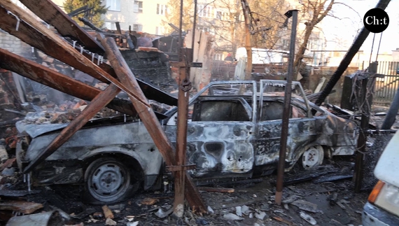 Також вночі ворожий дрон впав на гараж у кількох метрах від приватного будинку та багатоповерхівки