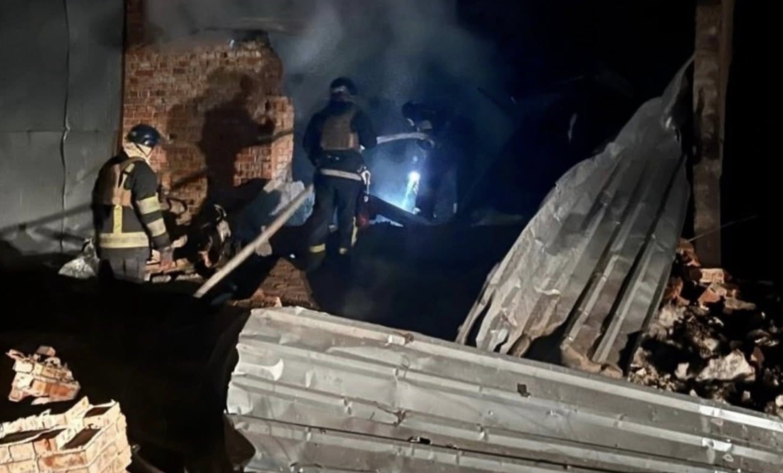 Пожежа після удару російського безпілотника. Чернігівщина, 11 березня 2026 року